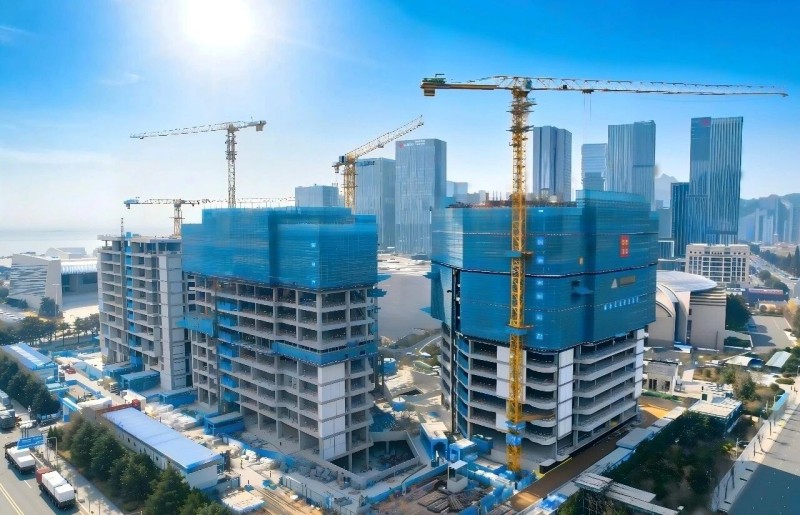 Kỷ niệm hoành tráng việc xây dựng thành công cấu trúc cốt lõi của Trung tâm đổi mới tài chính Fortune Thanh Đảo