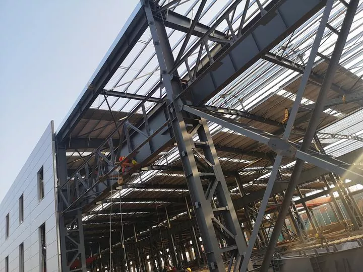 8 câu hỏi kỹ thuật nâng cao về thiết kế kết cấu thép và phân tích lỗi